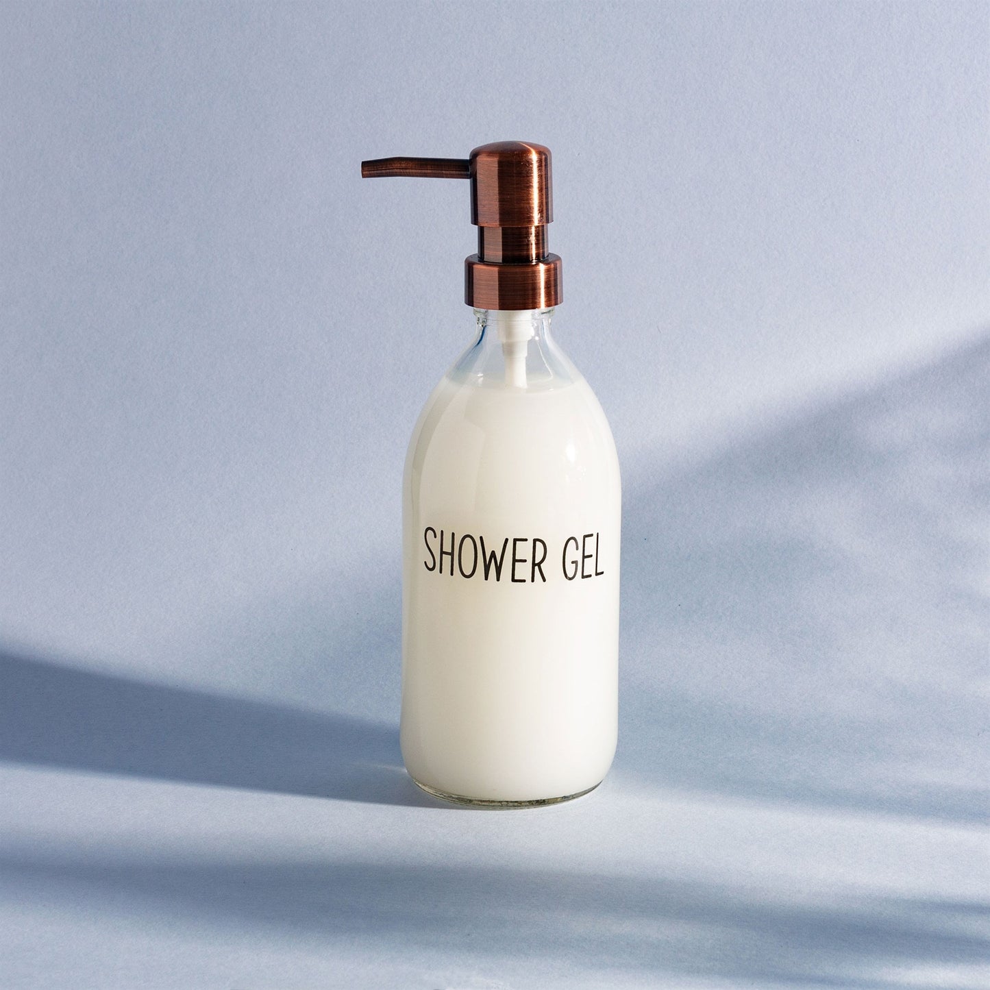 Personalised Refillable bottle with pump | Glass & Brass effect | for Shampoo, Conditioner, Shower gel, Hand soap, Lotion | Bamboo tray